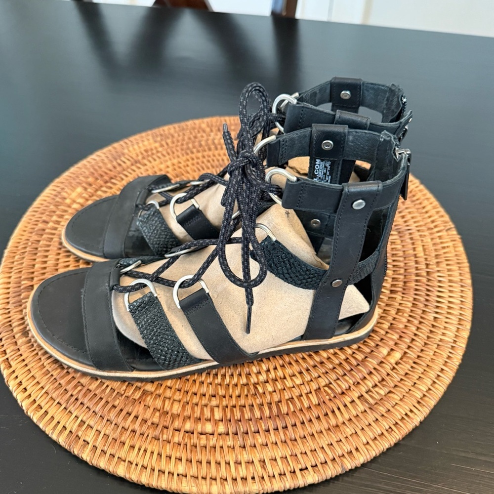Sorel Black and‎ Tan Gladiator Sandals